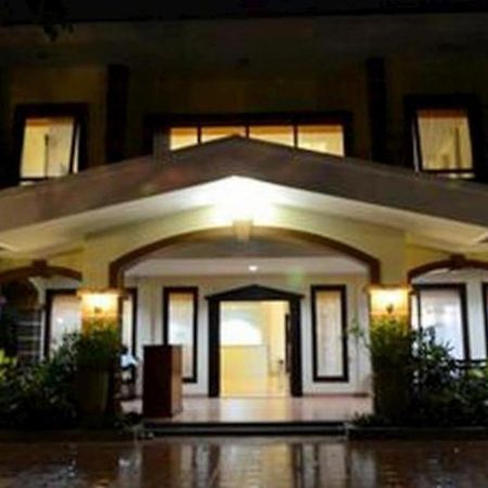 Grand Sumatera Hotel Сурабая Экстерьер фото