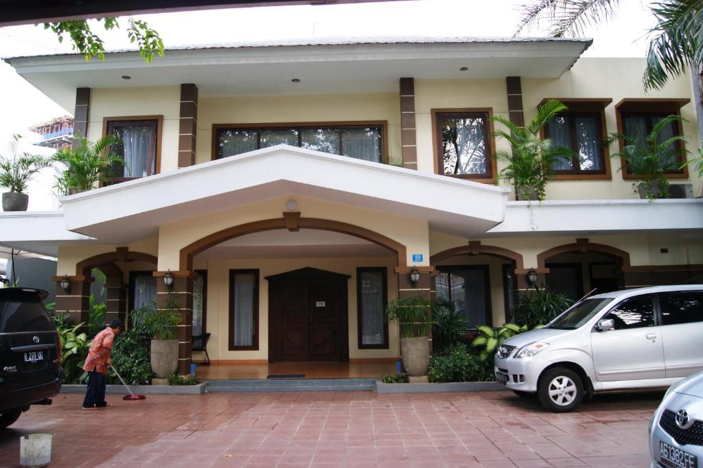 Grand Sumatera Hotel Сурабая Экстерьер фото