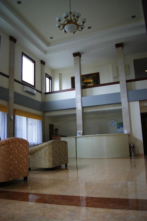 Grand Sumatera Hotel Сурабая Экстерьер фото